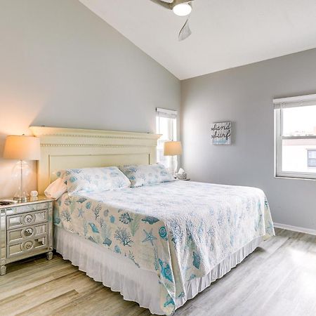 Walk To Beach Condo With Pool In Indian Shores! Clearwater Beach Exterior photo